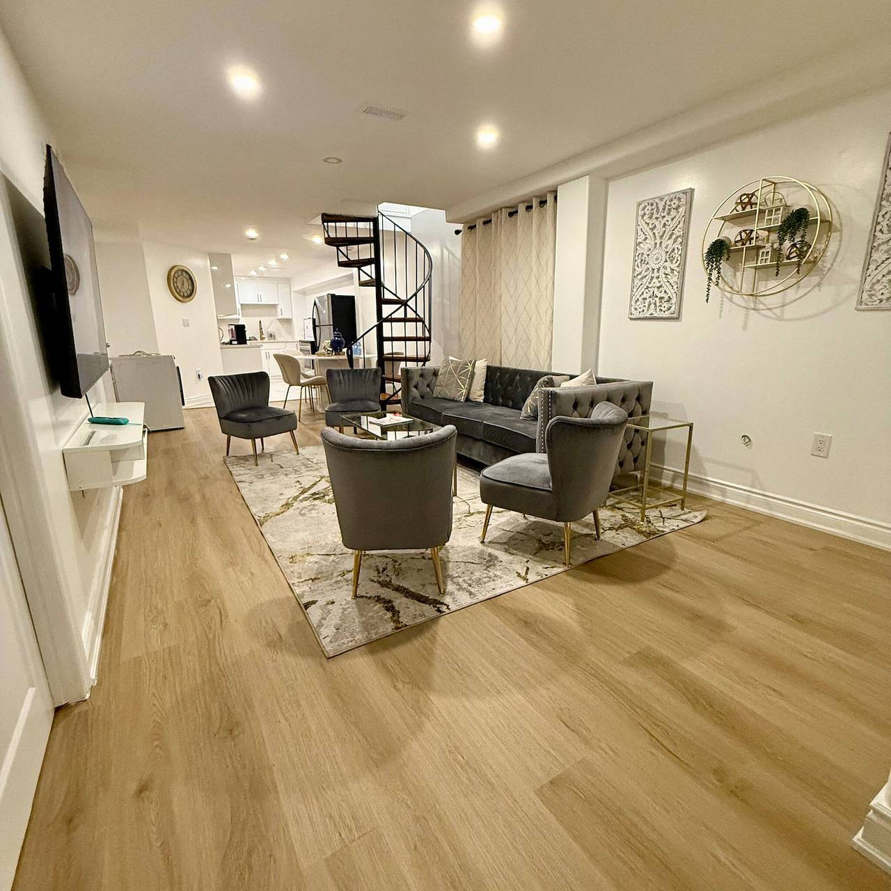 Guest Suite in the Heart of Mississauga in Mississauga, Lake Ontario (Canada)