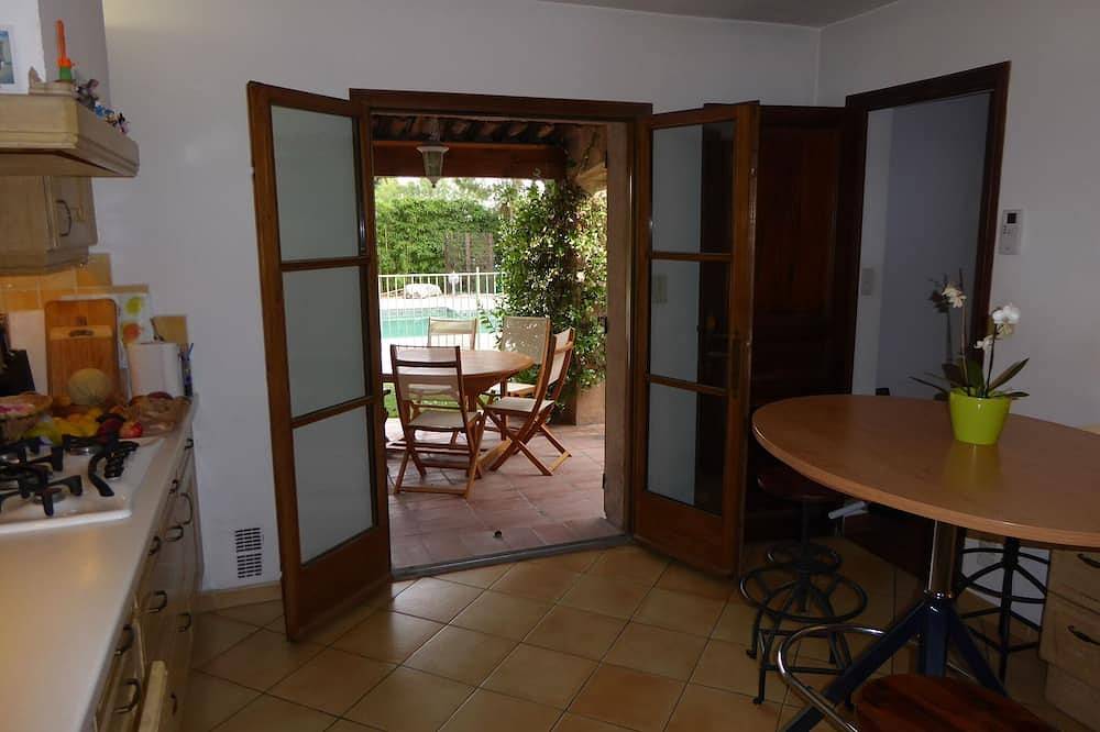 Room in the heart of Toulon - Calm and serenity - Large trees - Bottom of impasse in Toulon, Côte méditerranéenne (France)