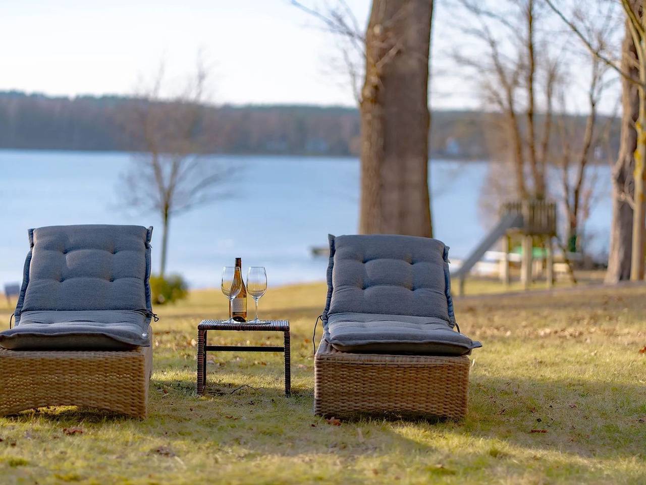 Ganze Ferienwohnung, Apartment Seeblick direkt am Scharmützelsee - Stilvolle Ferienwohnung mit Seeblick und Terrasse in Bad Saarow, Dahme-Seengebiet