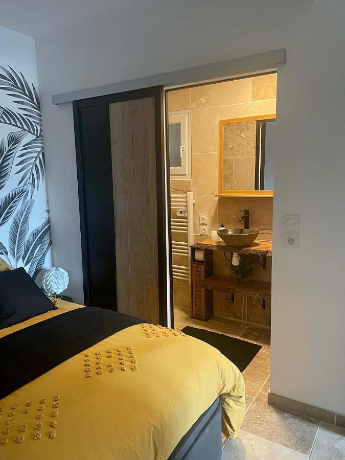 Appartement entier, One-Bedroom Apartment in Chaumont-sur-Loire, Région de Blois