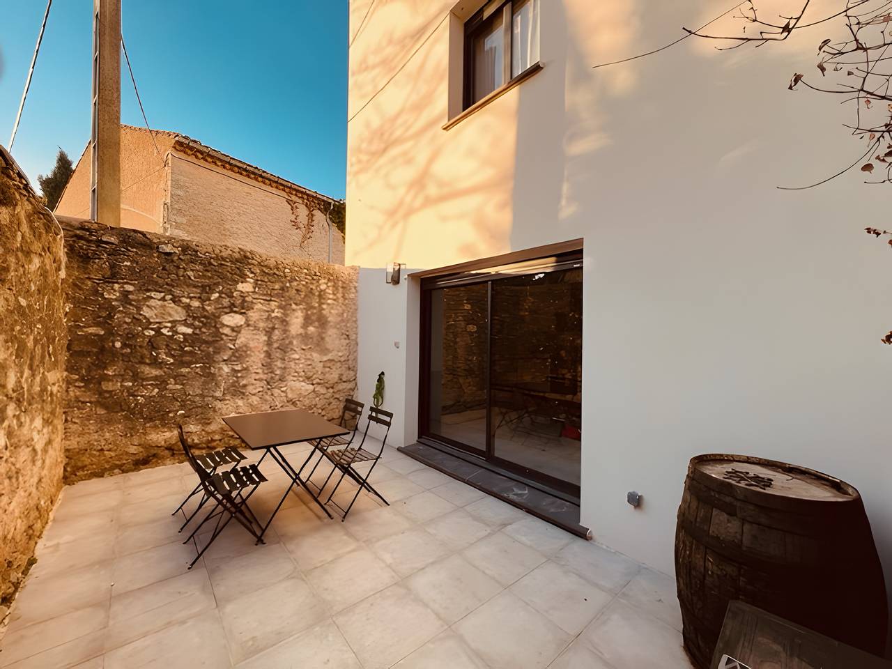 Appartement entier, Appartement 'Le Poulailler d'Alice' avec terrasse privée, Wi-Fi et climatisation in Saint-Geniès-de-Fontedit, Région de Béziers