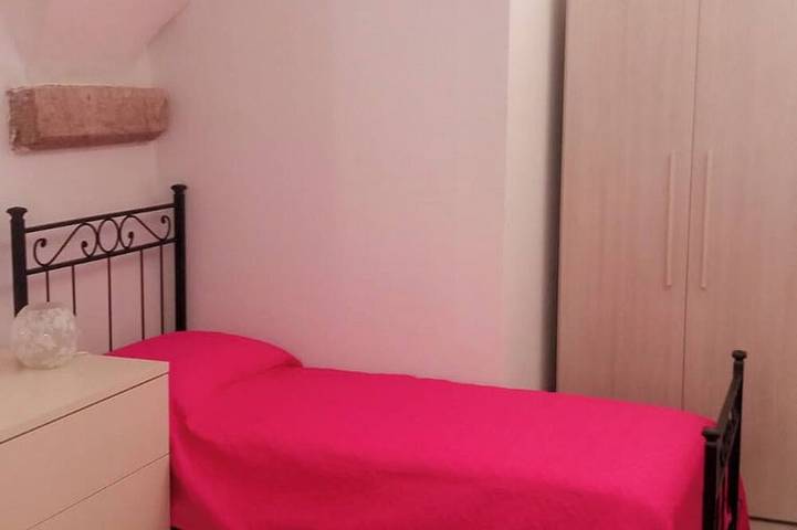 Entire apartment, Pria du Baxo - Historic center, 100 m from the beach; renovated old house in Noli, Riviera di Ponente