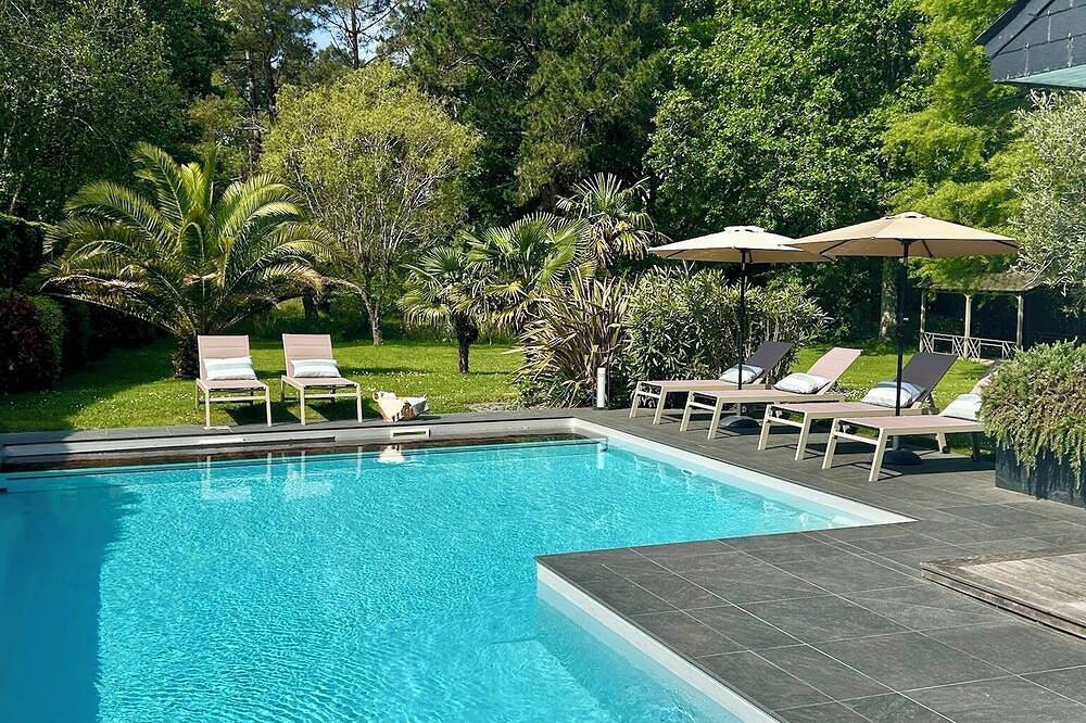 Family home with large heated pool and jacuzzi in Carnac, Côte des Mégalithes
