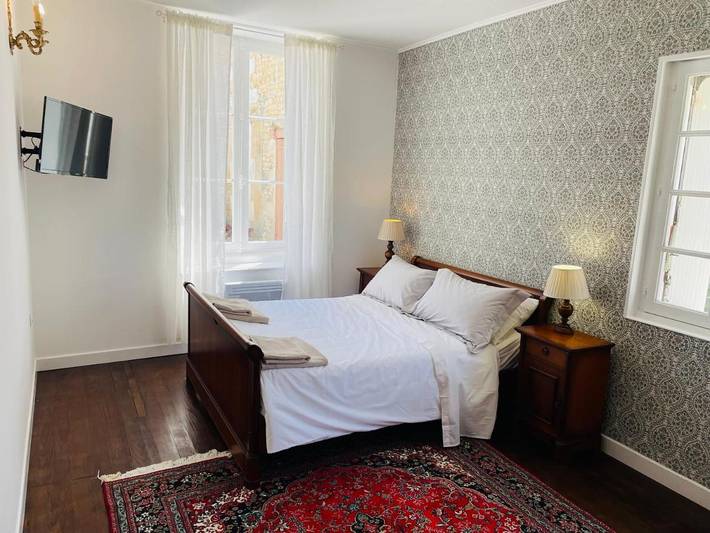 Location de vacances pour 2 personnes, avec piscine ainsi que vue et jardin à Paillé - 4