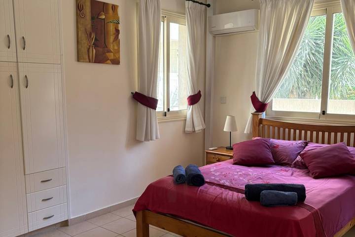 Ferienwohnung für 4 Personen, mit Garten und Pool sowie Terrasse, kinderfreundlich in Paphos