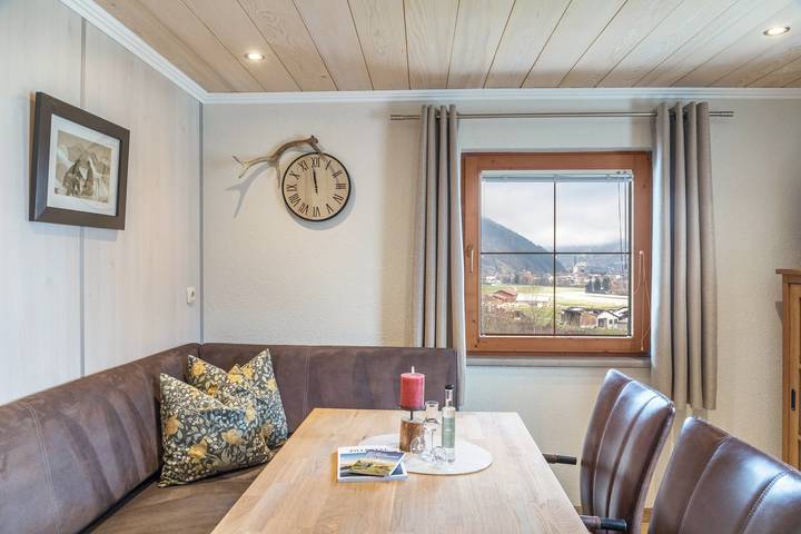 Ganze Wohnung, Apartment „Wiese“ mit Balkon und Bergblick in Tuxer Alpen, Zellberg