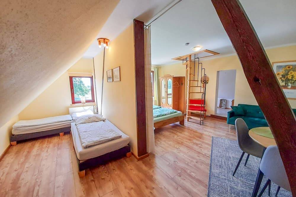 Ganze Wohnung, Ferienwohnung 2 - Ferienwohnungen am Waldrand in Ahrenshagen-Daskow, Vorpommern-Rügen