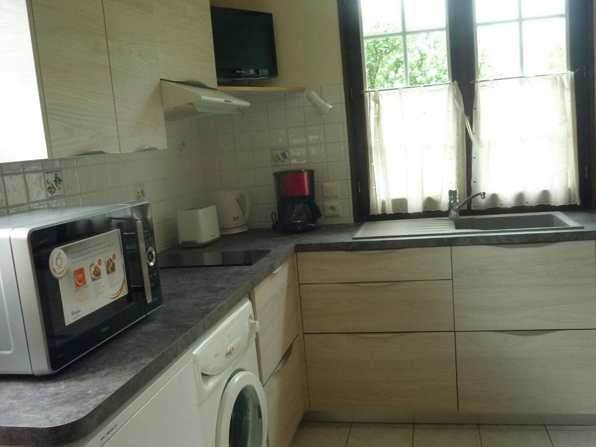 Appartement entier, One-Bedroom Apartment in Vic-sur-Cère, Région d'Aurillac