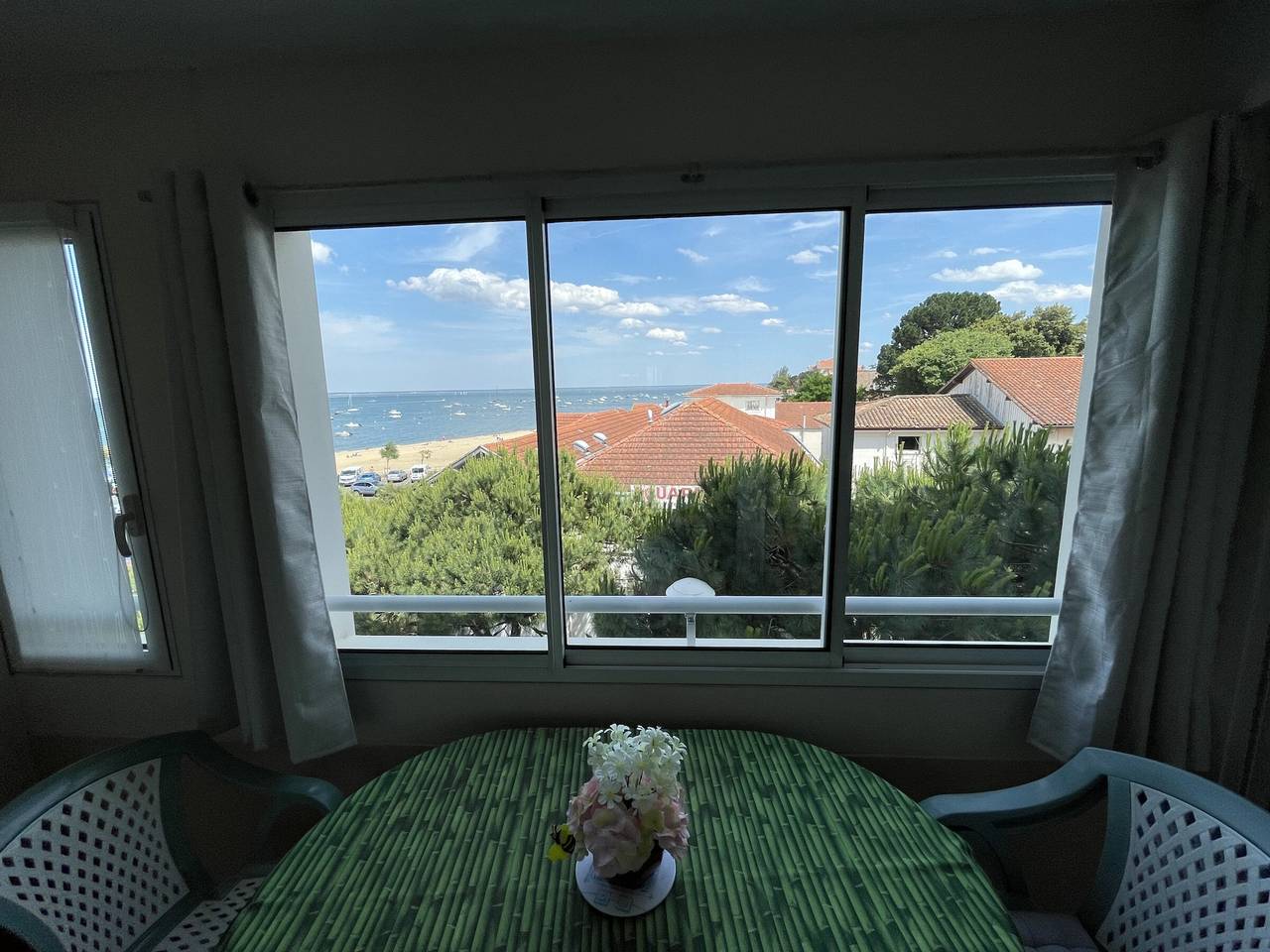 Appartement entier, Bel appartement T2 à deux pas des plages, avec parking et garage in Arcachon, Région d'Arcachon