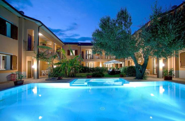 Residence per 5 persone, con Terrazza e Giardino nonché Piscina e Panorama a Marina di Camerota