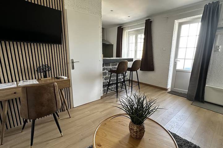 Lodge voor 4 personen, with terras and tuin as well as zwembad in de Vogezen