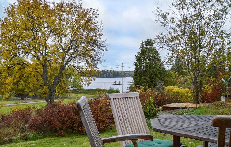 Ferienhaus für 7 Personen, mit Garten und Seeblick sowie Terrasse, kinderfreundlich in Flen - 4
