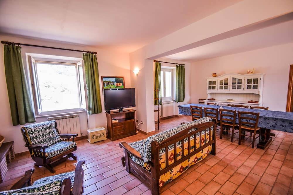 Detached house with private pool 1,5 km from shops and restaurant. Ac & Wi-fi in Montecchio, Provinsen Terni