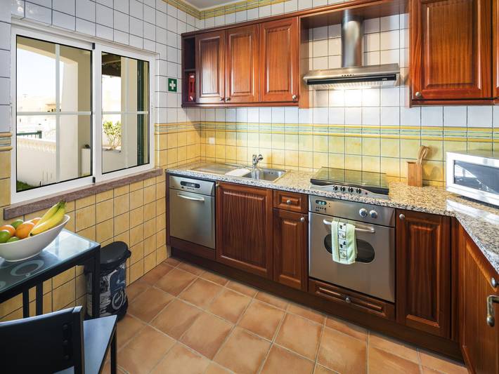 Ferienhaus für 4 Personen, mit Balkon und Pool sowie Garten, kinderfreundlich in Lagoa - 4