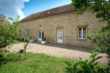 Gîte pour 4 personnes, avec terrasse à Anzy-le-Duc