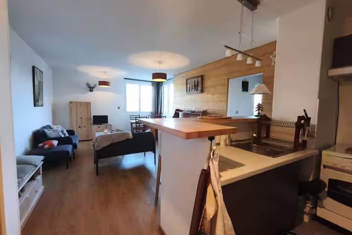 Ganze Wohnung, Le Sauze: Bright 60m² Flat near Slopes in Le Sauze, Enchastrayes