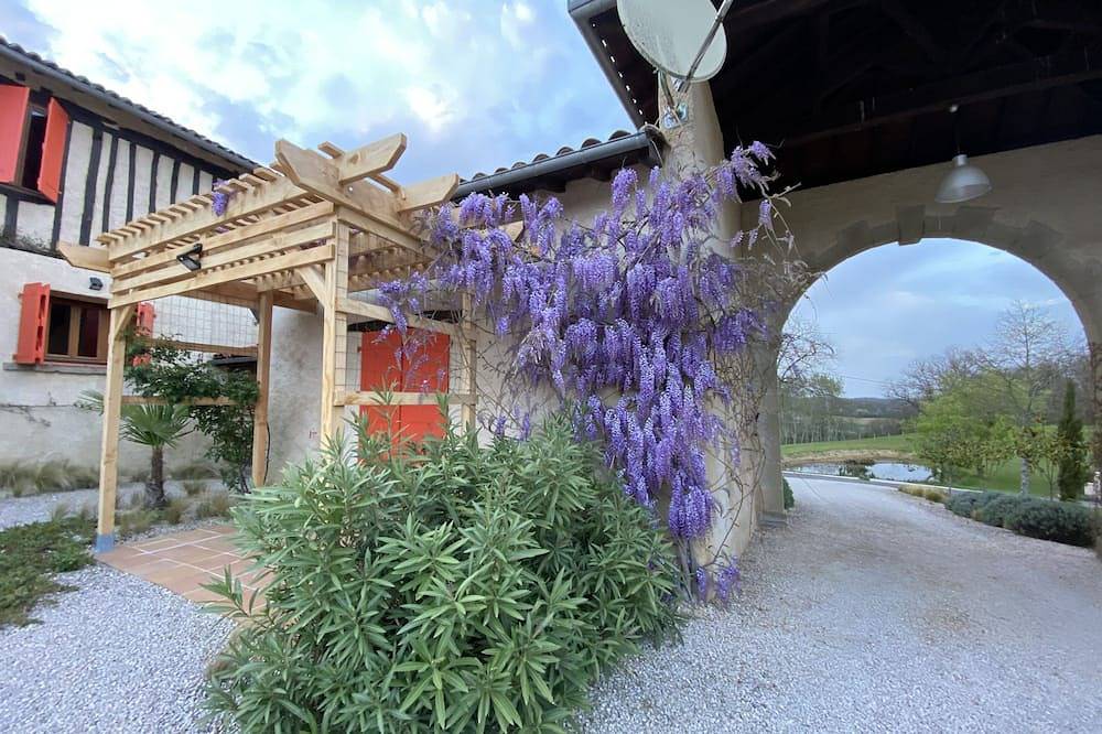 Peaceful and private 2- bed Gite with Pool in Boulogne-sur-Gesse, Haute-Garonne