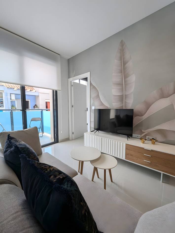 Appartement entier, Villa 'R-60-A Maestro' avec piscine partagée, Wi-Fi et climatisation in Torrevieja Centre, Torrevieja
