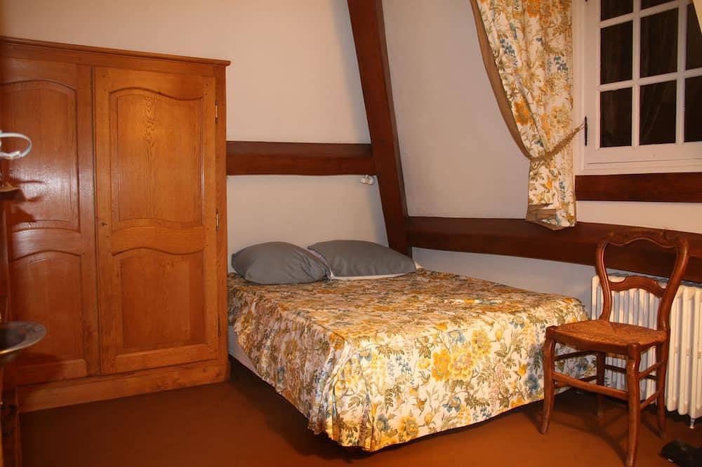 Confortable chalet Normandie avec une belle vue dans un 120 acres (53 ha) de forêt. in Condé-sur-Risle, Région de Bernay
