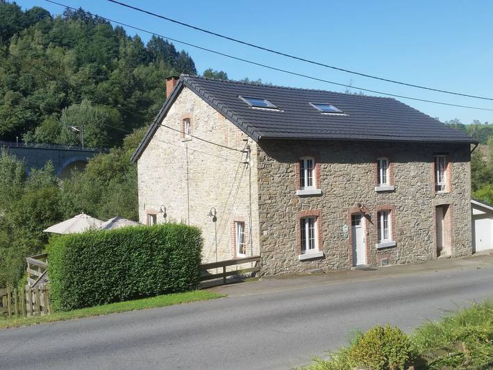 Vakantiehuis voor 12 personen, with Terras and Tuin as well as Zwembad and Sauna in Stoumont