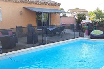 Location de vacances pour 8 personnes, avec terrasse et jardin à Maraussan