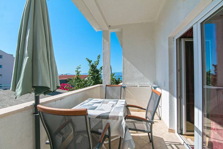 Ferienwohnung für 3 Personen, mit Balkon/Terrasse an der Makarska Riviera