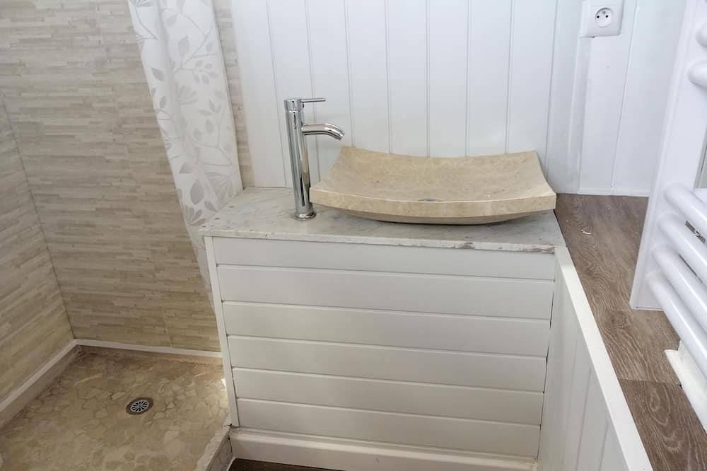 Atypical And Unusual Stay On Our Peniche La Coradine With Spa On Request in Aigues-Mortes, Côte d'Améthyste