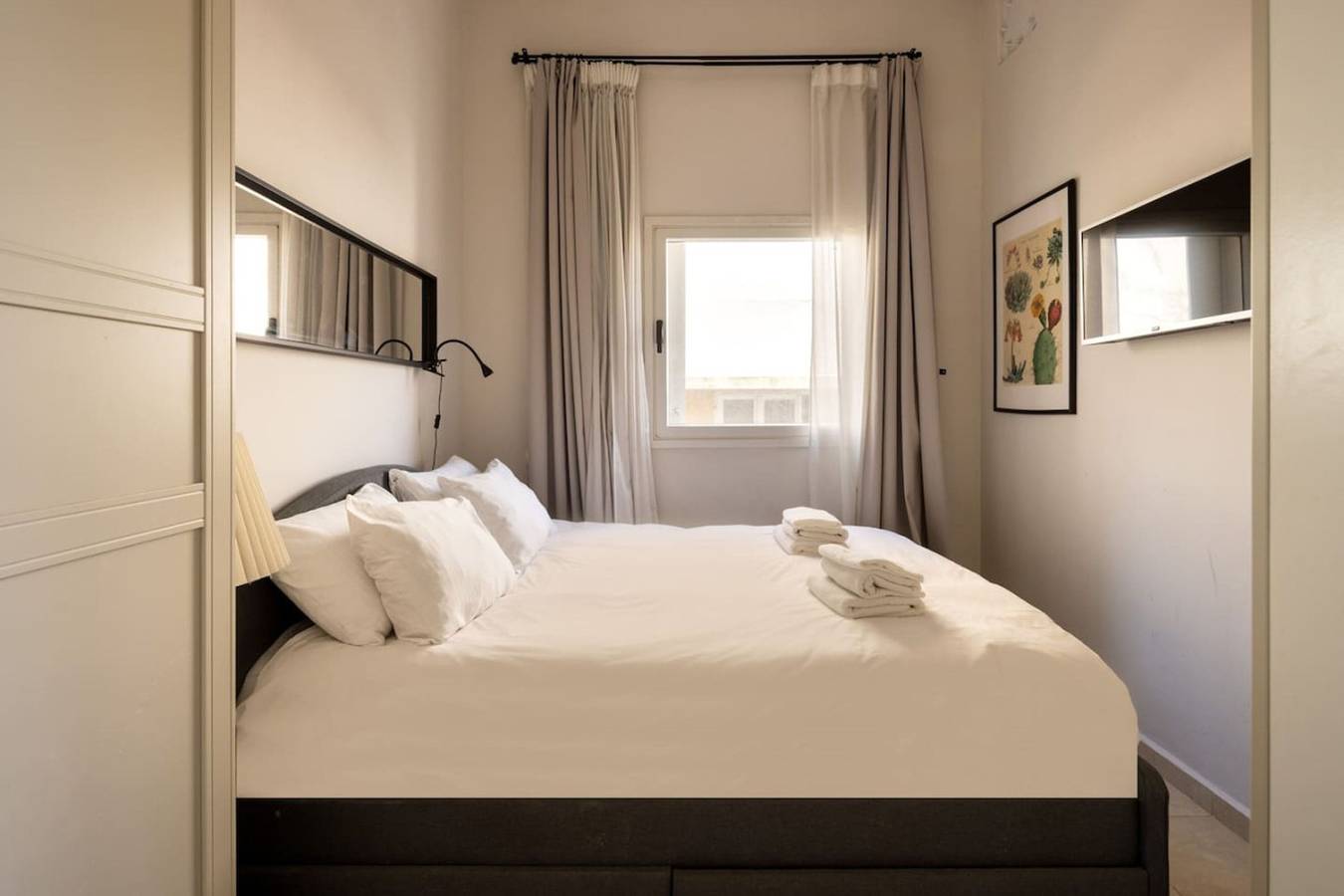 Entire apartment, Bauhaus Artistic Haven in Tel Aviv, Tel Aviv District