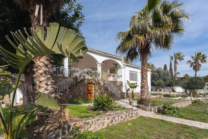 Casa rural para 8 personas, con Balcón y Terraza además de Jardín y Piscina en Cunit