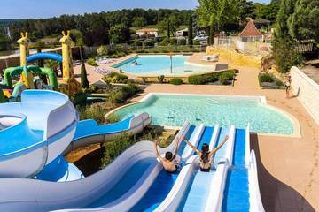Mobil home pour 6 personnes, avec piscine et terrasse, animaux acceptés à Saint-Martial-de-Nabirat
