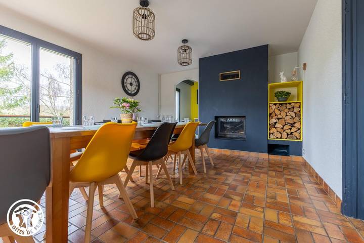 Gîte pour 14 personnes, avec Terrasse ainsi que Jardin et Vue
