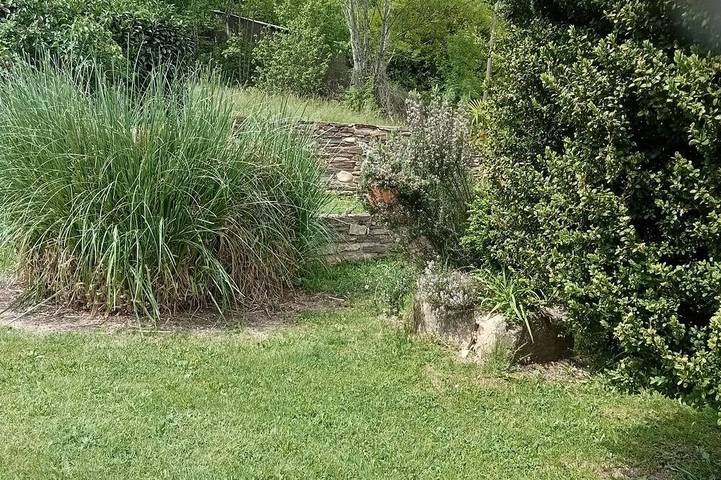 Gîte pour 4 personnes, avec jardin à Vebron