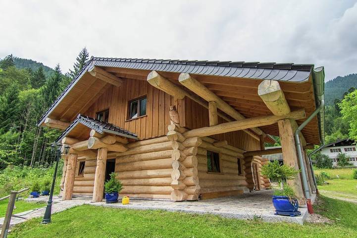 Ferienhaus für 10 Personen, mit Pool und Terrasse sowie Garten und Sauna, mit Haustier in Ruhpolding