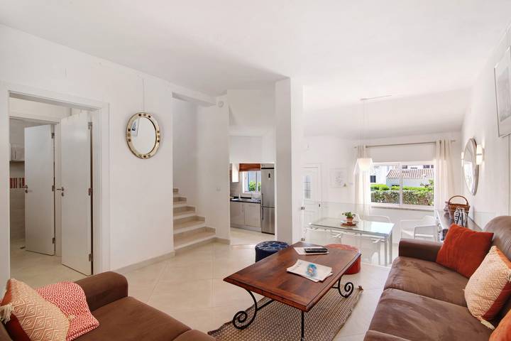 Ferienhaus 'Townhouse Ramas' mit Meerblick, WLAN und Klimaanlage in Vale do Lobo, Almancil