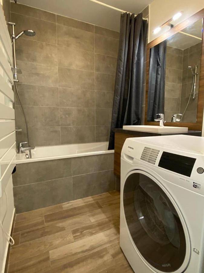 Gîte pour 8 personnes, avec terrasse et vue dans Cinéma L'Aiguille - 2