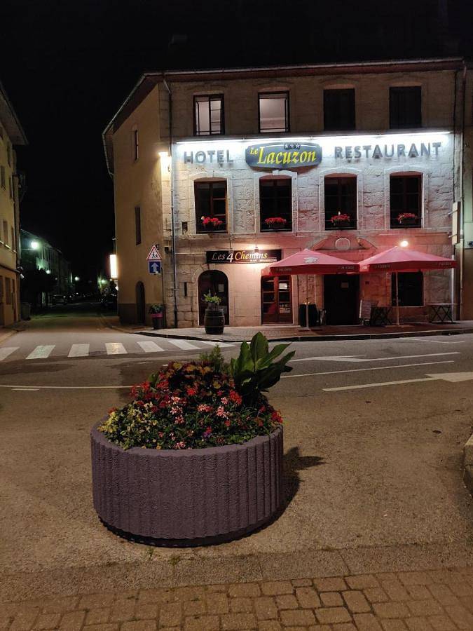 Hôtel Le Lacuzon in Moirans-en-Montagne, Parc naturel régional du Haut-Jura