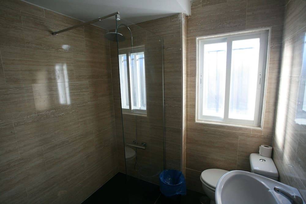 Hostel surrounded by mountains, natural parks and medieval towns in Piñuécar-Gandullas, Madrid Province