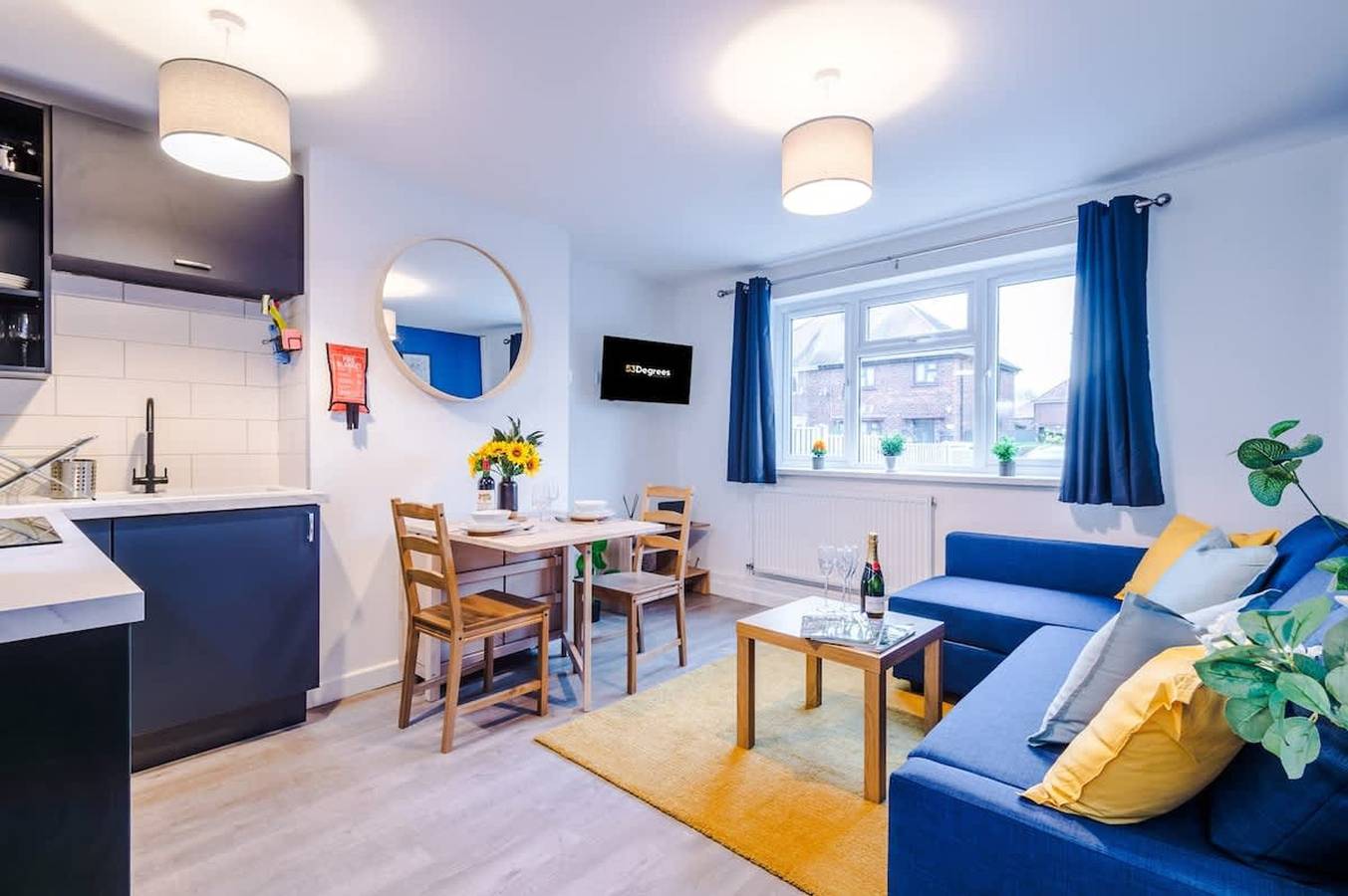 Entire apartment, New  Spacious apartment  ideal for business   work in Crewe, Cheshire East