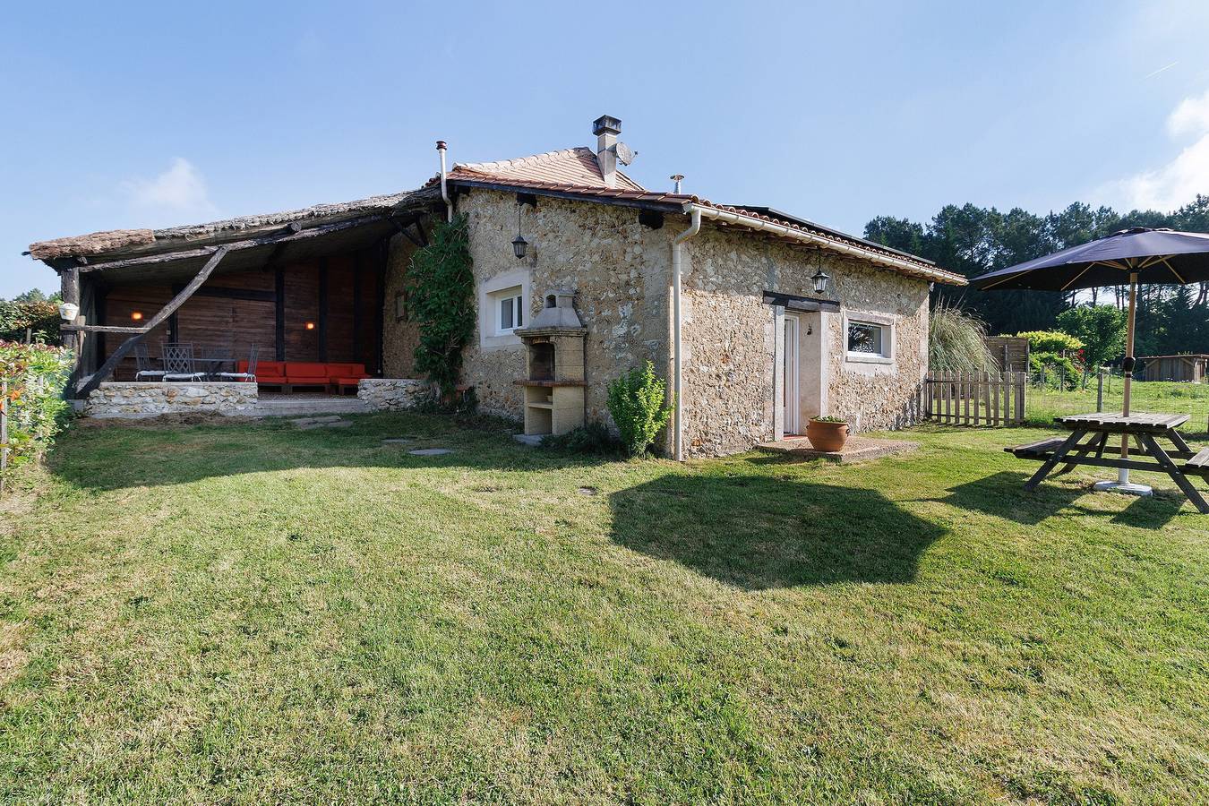 Gite la bergerie (chambre climatisée) in Manzac-sur-Vern, Périgord Blanc