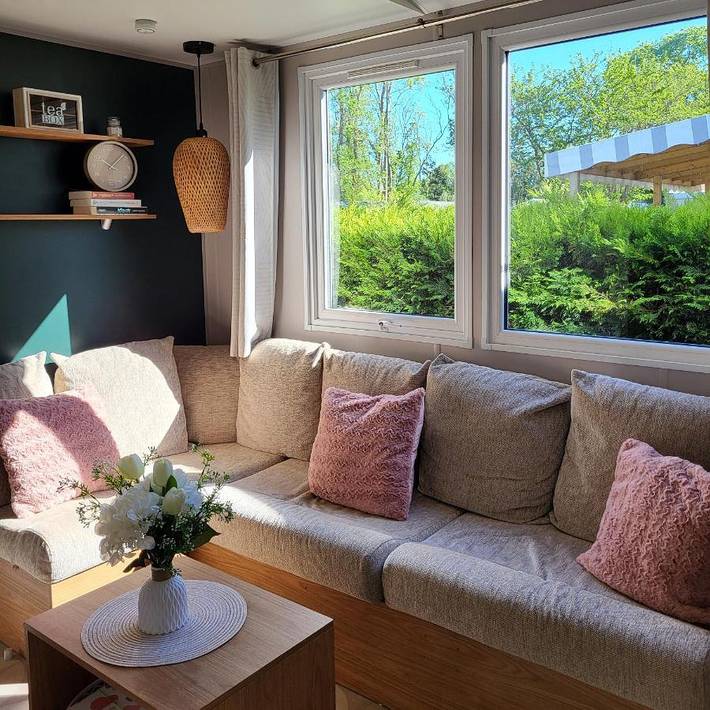 Camping pour 6 personnes, avec jacuzzi ainsi que piscine et jardin