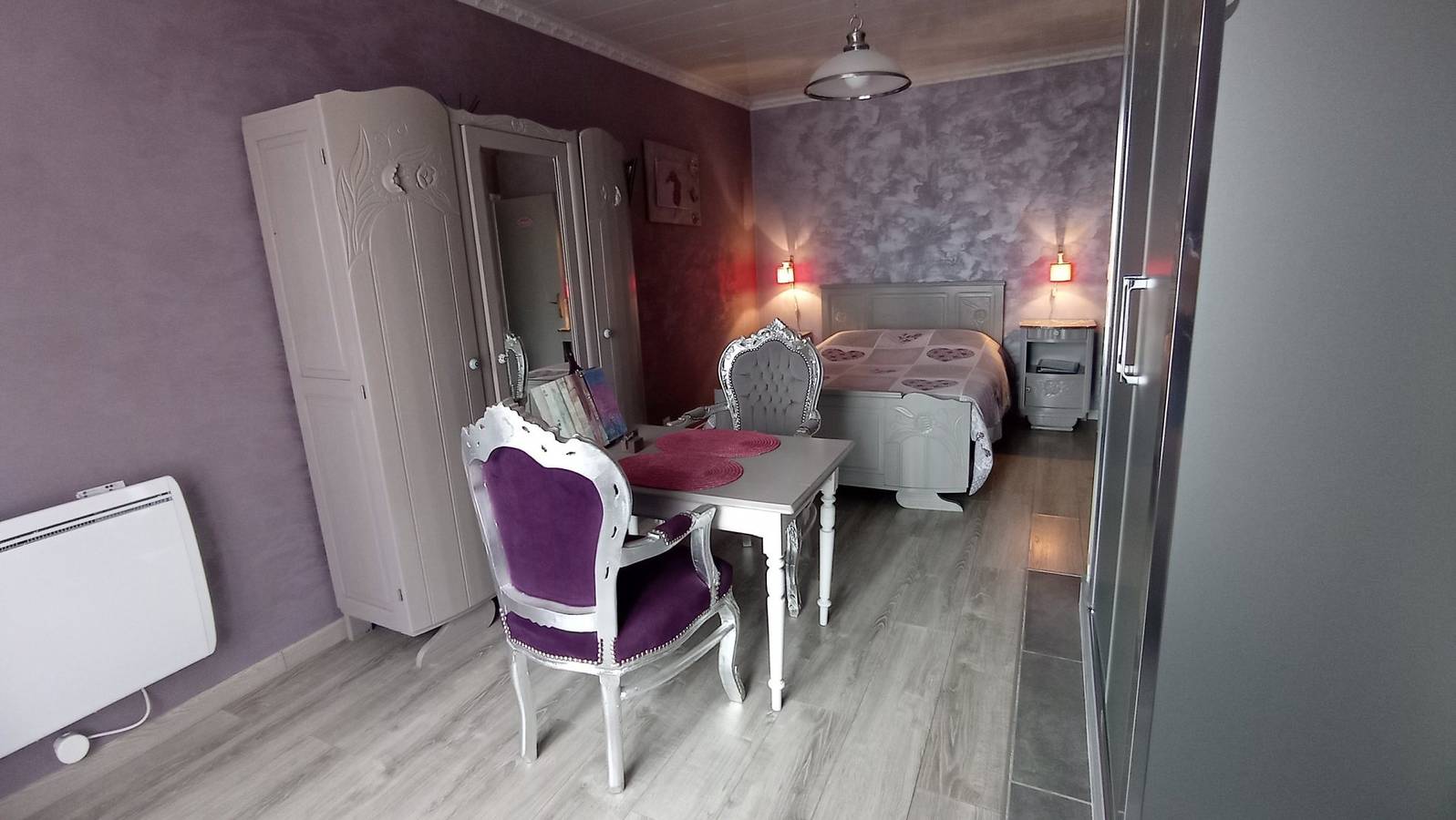 Maison d'hôtes "Au Doubs Cocon Fleuri" - Chambre in Mamirolle, Jura Francais
