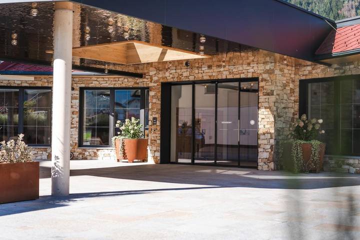 Hotel para 2 personas, con piscina y jardín además de sauna y jacuzzi - 1