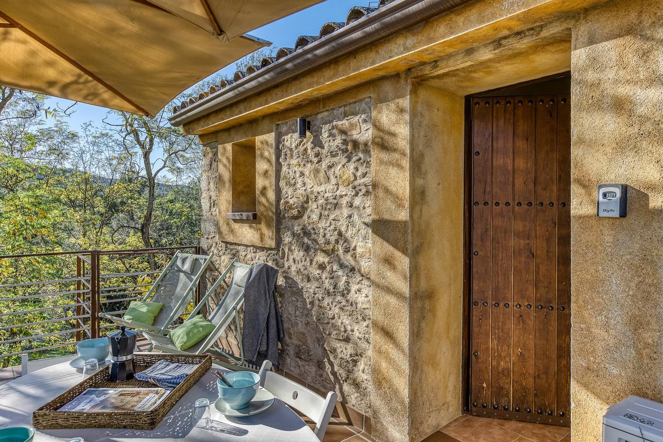 Apartamento entero, Apartamento 'Mas Tarres L'acacia Only Adults' con vistas a la montaña, Wi-Fi y aire acondicionado. in Madremaña, Gironés