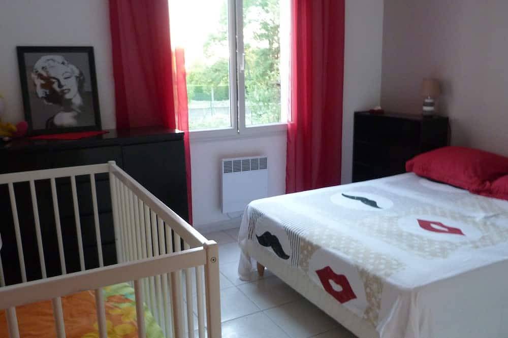Villa récente tout confort climatisée avec piscine 6 a 7 personnes in Barjac, Région d'Alès