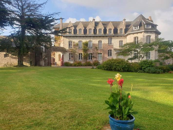 Hôtel pour 4 personnes, avec terrasse ainsi que vue et jardin à Surville - 4