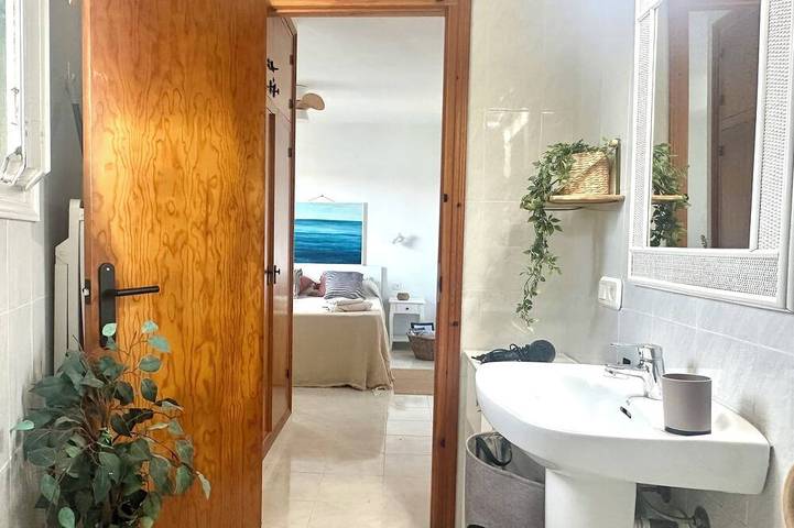 Appartement entier, Beachfront Apartment with Stunning Sea Views in Arenal d'en Castell, Es Mercadal