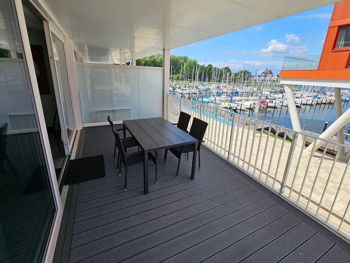 Ferienwohnung für 6 Personen, mit Balkon und Whirlpool sowie Sauna und Seeblick in Priwall