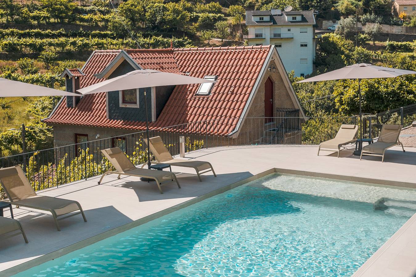 Villa 'Casa da Alufinha' mit privatem Pool, Wlan und Klimaanlage in São João de Fontoura, Resende