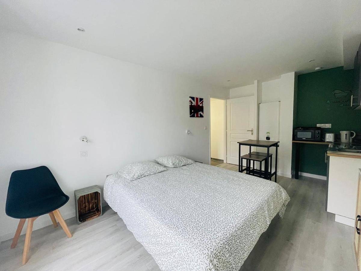 Appartement entier, One-Bedroom Apartment in Saint-Romain-en-Gal, Lyon et ses environs