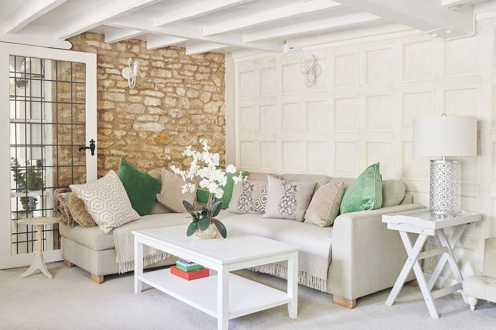 A cotswold cottage that sleeps 4 guests in 2 bedrooms in Blockley, Gloucestershire
